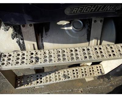 Freightliner FLD132 Fuel Tank for a Freightliner FLD132064T CLASSIC