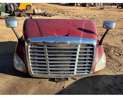 2015 Freightliner Cascadia Short Hood 43" Center Line
