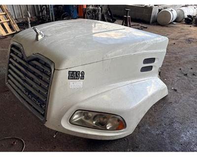 Mack Pinnacle CXU613 Hood for a Mack CXU600
