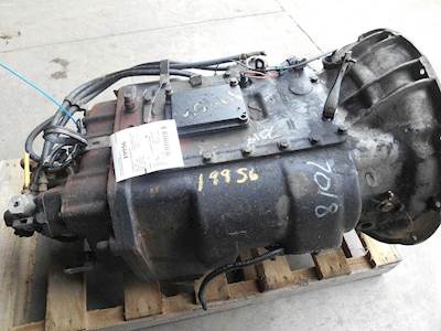 Fuller RTLO16609E Transmission for a Freightliner CENTURY