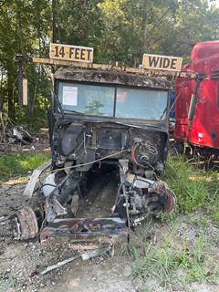 USED 1990 Freightliner FLD120 Front Axle Assembly