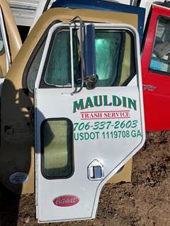 2007 Peterbilt 320 Door