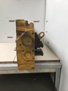 Caterpillar CYLINDER HEAD 7W2222 USED