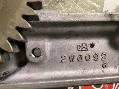 Caterpillar OLIEPOMP MET TUSSENTANDWIEL 2W8091 USED