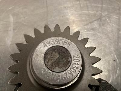 Cummins OIL PUMP 4939588 USED