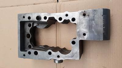 Cummins ROCKER LEVER HOUSING CUMMINS QSK 4100827 USED