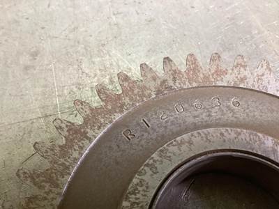 John Deere 6.8L GEAR R120636 USED