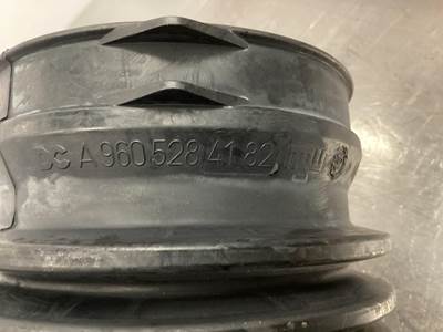 Mercedes-Benz A960 528 41 82 USED