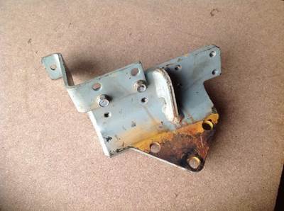 Mitsubishi BRACKET, FUEL FILTER 3776200400 USED