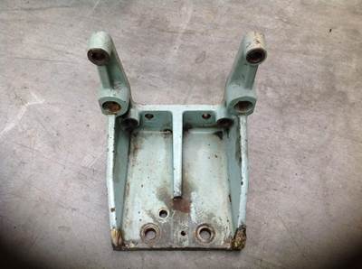 Mitsubishi BRACKET, MOUNTING 3771400501 USED