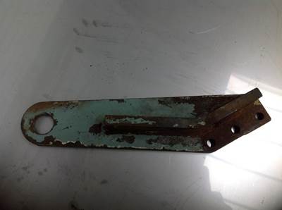 Mitsubishi HANGER REAR 3750701400 USED