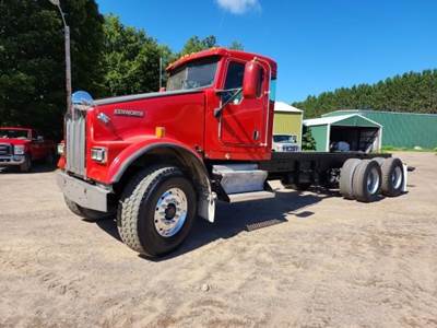 Kenworth W900 Cab & Chassis Truck