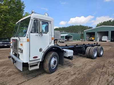 Peterbilt 320 Cab & Chassis Truck