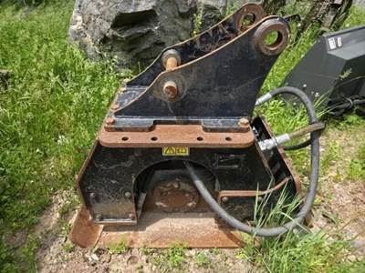 Caterpillar PLATE COMPACTOR Compaction Plate Attachment, 3' x 1' 11", 1.75" Pins
