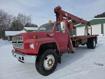 Ford F-800 Crane Truck - 1989 JLG 600BT Crane