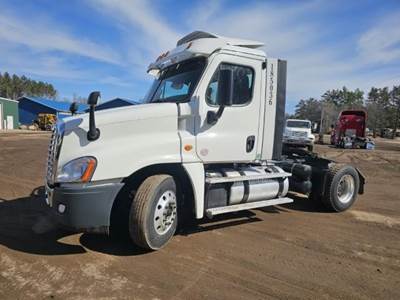 Freightliner Cascadia 125 Day Cab Truck