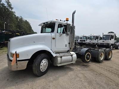 International 9400 Day Cab Truck