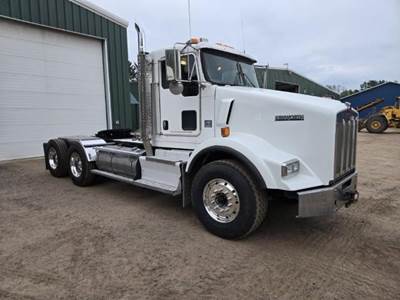 Kenworth T800 Day Cab Truck