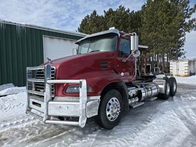 Mack Pinnacle CXU613 Day Cab Truck