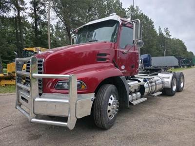 Mack Pinnacle CXU613 Day Cab Truck