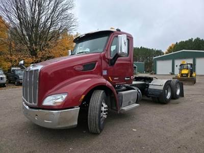 Peterbilt 579 Day Cab Truck