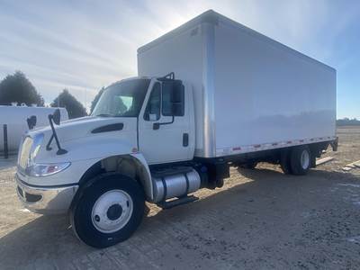 International DuraStar 4300 Box Truck