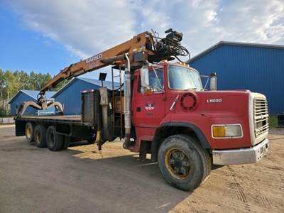 Ford L9000 Grapple Truck