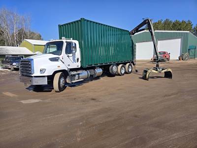 Freightliner 114SD Logging Truck