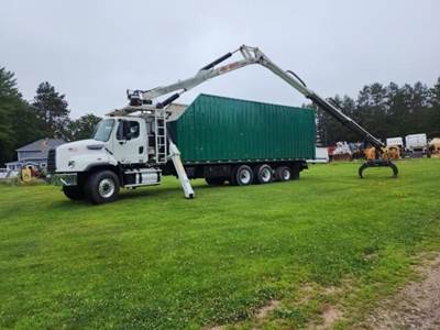 Freightliner 114SD Logging Truck