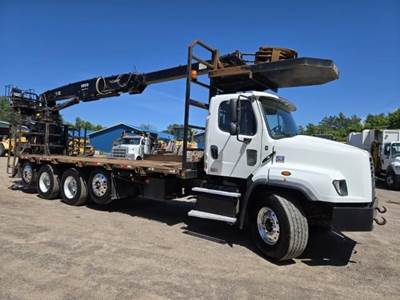 Freightliner 114SD Logging Truck