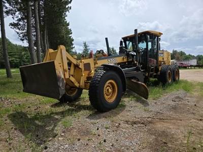 John Deere 770D Motor Grader