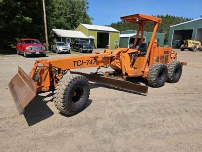 TCI 747 Motor Grader