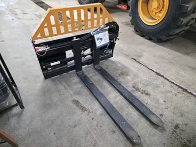 Wolverine PFA-11-3300G Rotating Pallet Forks