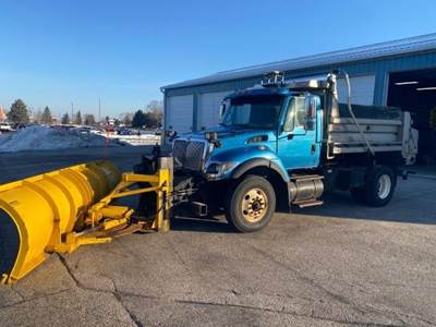 International WorkStar 7400 Plow / Spreader Truck