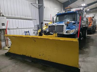 International WorkStar 7400 Plow / Spreader Truck
