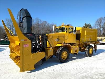 Oshkosh WT2206 Plow / Spreader Truck