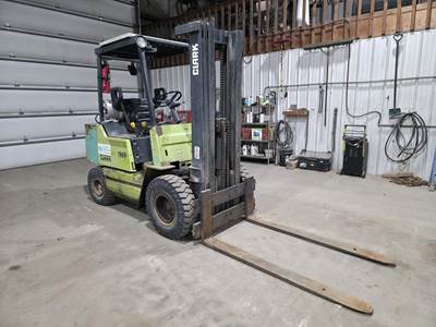 Clark GPX25 Pneumatic Tire Forklift