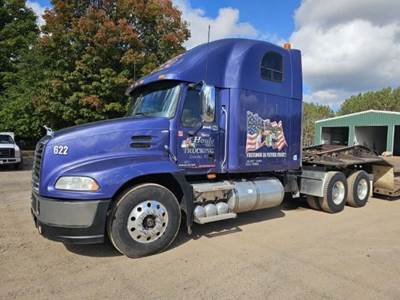 Mack Pinnacle CXU613 Sleeper Semi Truck