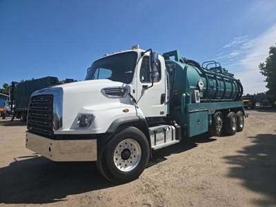 Freightliner 114SD Vacuum Truck