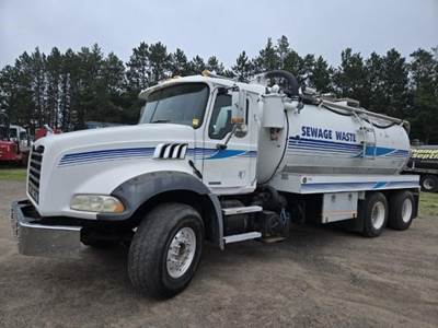 Mack Granite CT713 Vacuum Truck