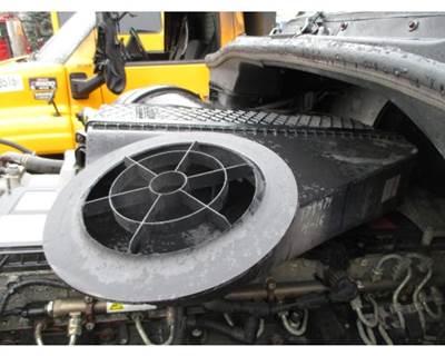 Freightliner Cascadia Air Cleaner / Air Filter Housing for a Freightliner CASCADIA 125