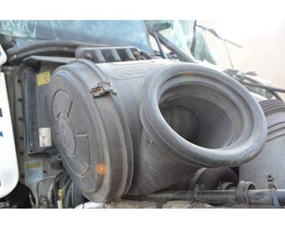 Freightliner Century Class Air Cleaner / Air Filter Housing for a Freightliner CENTURY CLASS 120