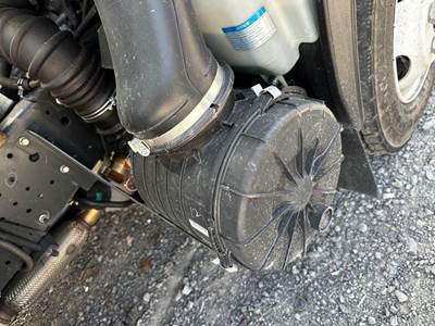 Isuzu Air Cleaner / Air Filter Housing for a Isuzu NPR-XD