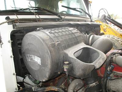 Volvo VNL Air Cleaner / Air Filter Housing