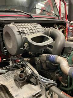 Volvo VNL Air Cleaner / Air Filter Housing