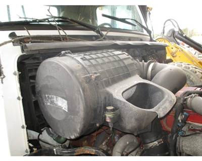 Volvo VNL Air Cleaner / Air Filter Housing