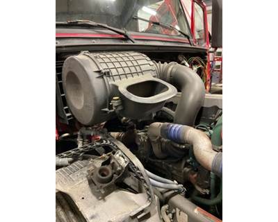 Volvo VNL Air Cleaner / Air Filter Housing