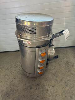 Western Star 4900FA Right Air Cleaner / Air Filter Housing for a Western Star Trucks 4900 FA