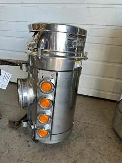 Western Star 4900FA Right Air Cleaner / Air Filter Housing for a Western Star Trucks 4900 FA