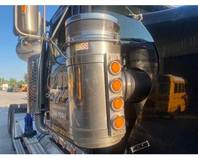 Western Star 4900FA Right Air Cleaner / Air Filter Housing for a Western Star Trucks 4900 FA